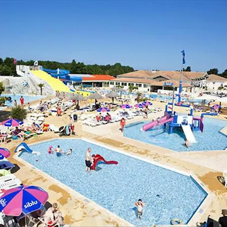 With 2 Bedrooms In With Shared Pool Furnished Garden And Wifi 2 Km From The Beach *