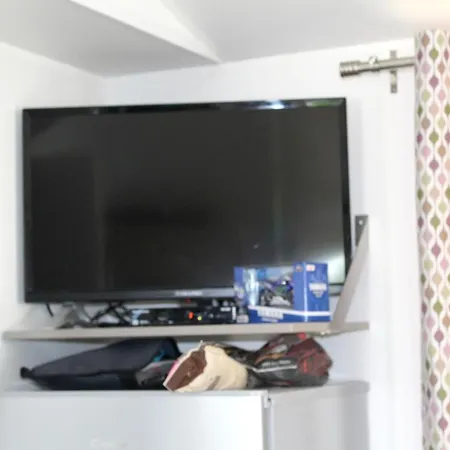 With 2 Bedrooms In With Shared Pool Furnished Garden And Wifi 2 Km From The Beach *