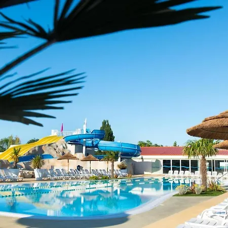 With 2 Bedrooms In With Shared Pool Furnished Garden And Wifi 2 Km From The Beach Les Mathes