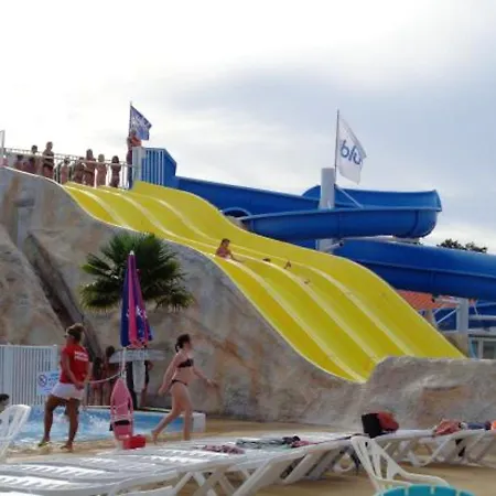 With 2 Bedrooms In With Shared Pool Furnished Garden And Wifi 2 Km From The Beach *