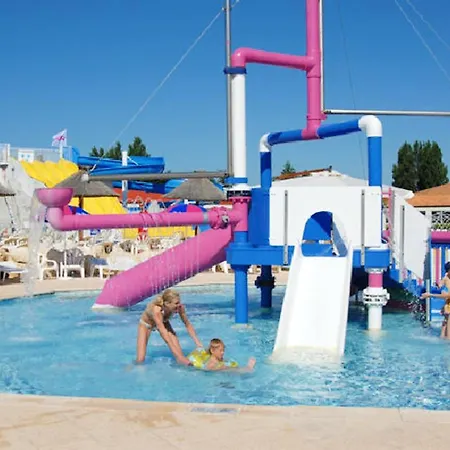 Ferienhaus With 2 Bedrooms In With Shared Pool Furnished Garden And Wifi 2 Km From The Beach